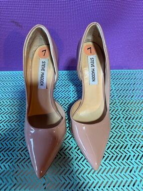Steve Madden Patent Pointed Toe Pumps in Blush Pink